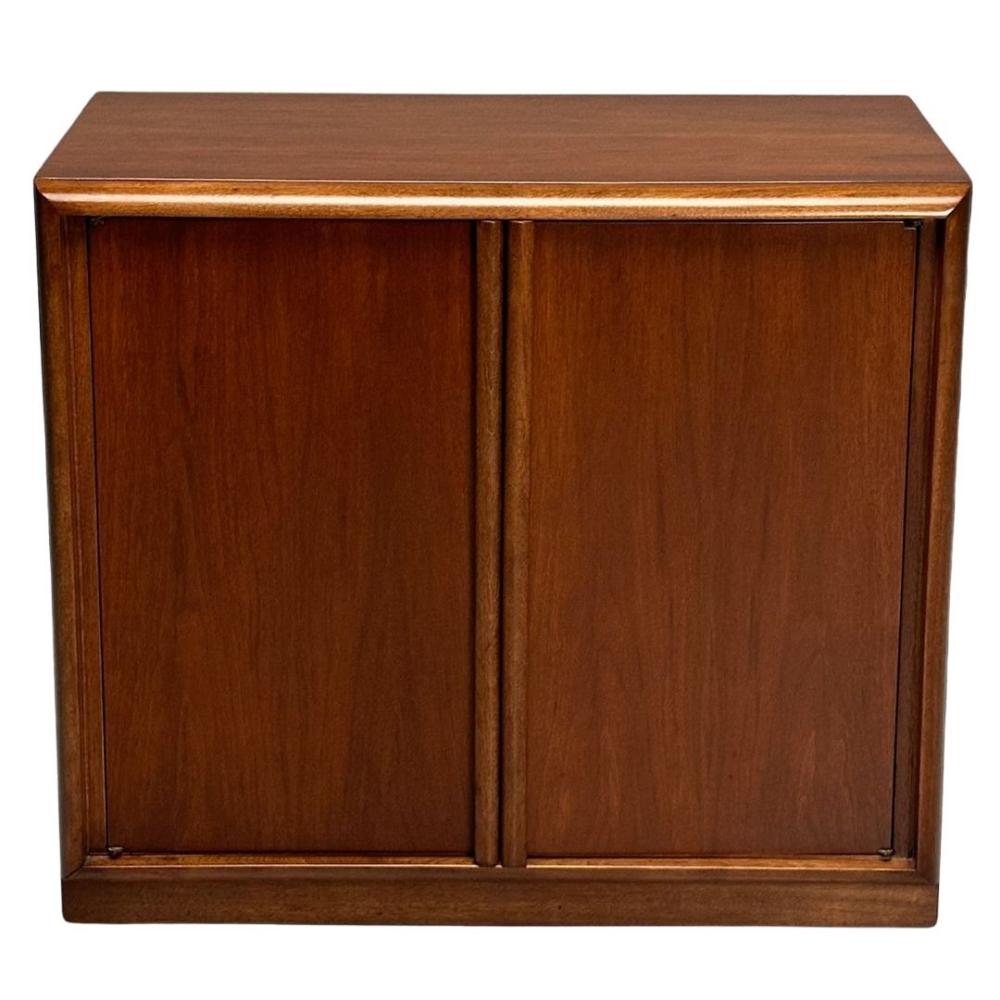 T.H. Robsjohn Gibbings, Widdicomb, Mid-Century Modern Cabinet, Walnut, USA 1950s