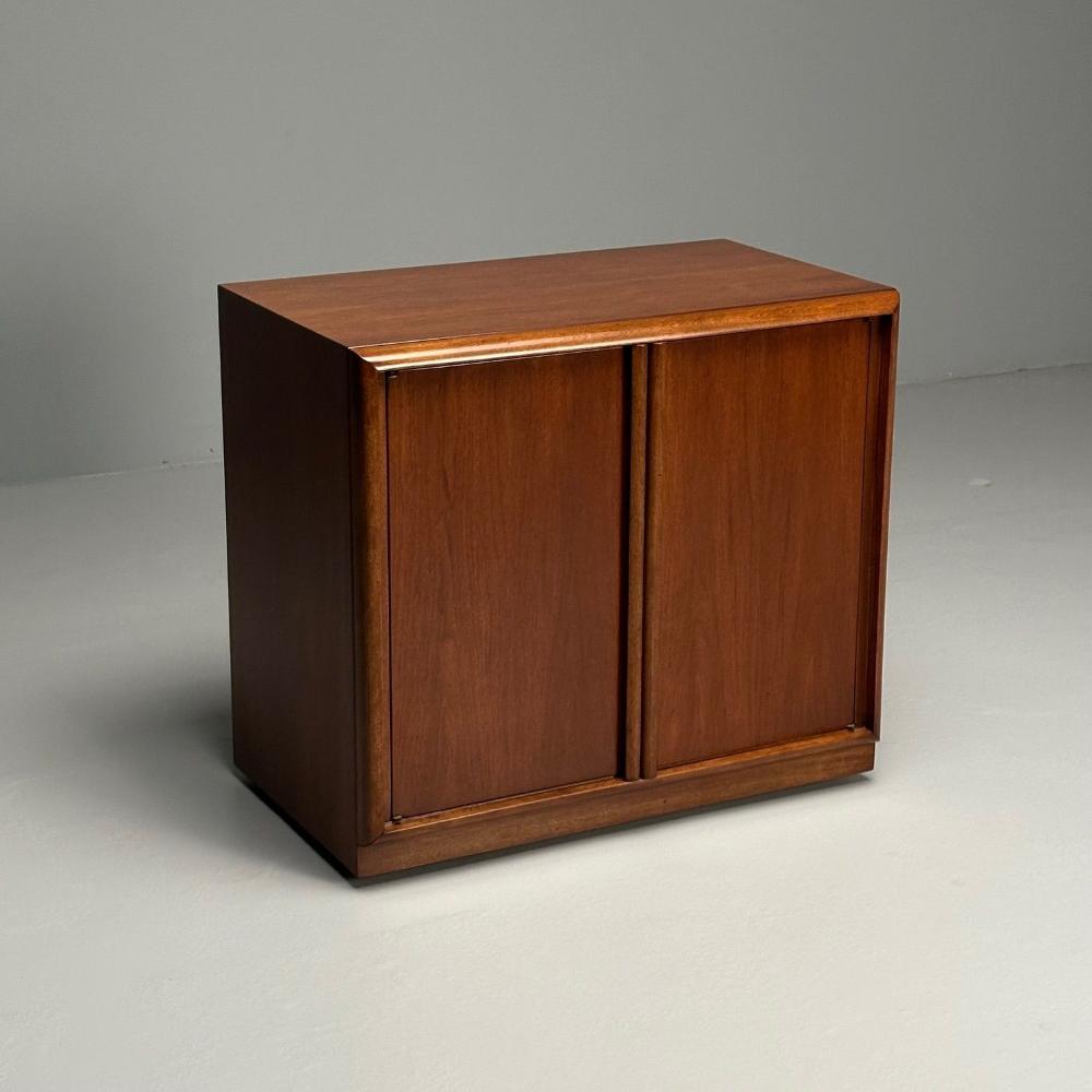 T.H. Robsjohn Gibbings, Widdicomb, Mid-Century Modern Cabinet, Walnut, USA 1950s