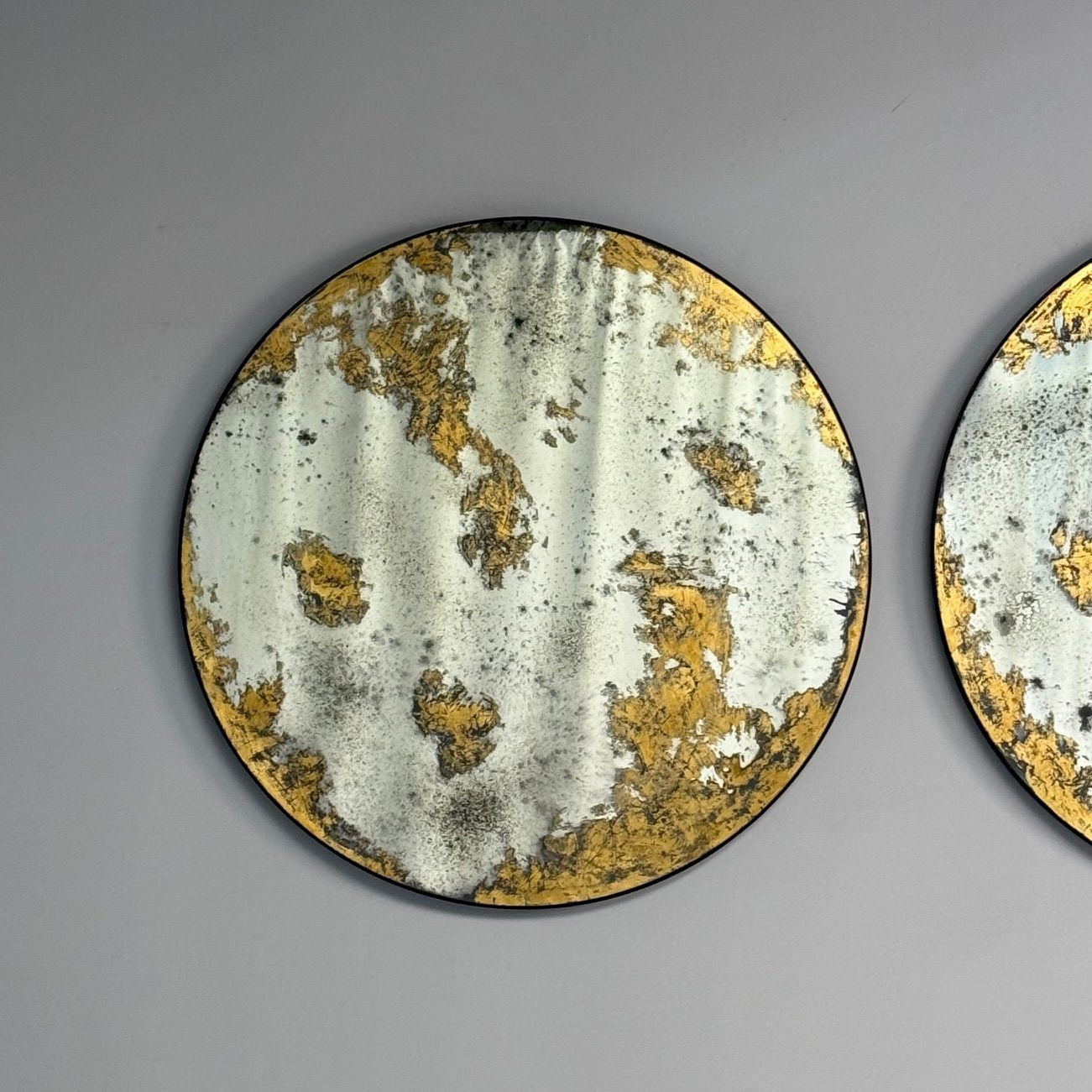 Hollywood Regency Style, Round Wall Mirrors, Eglomise Glass, Gold Leaf, 21st C.