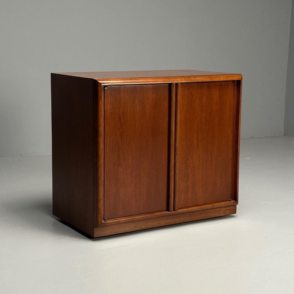 T.H. Robsjohn Gibbings, Widdicomb, Mid-Century Modern Cabinet, Walnut, USA 1950s