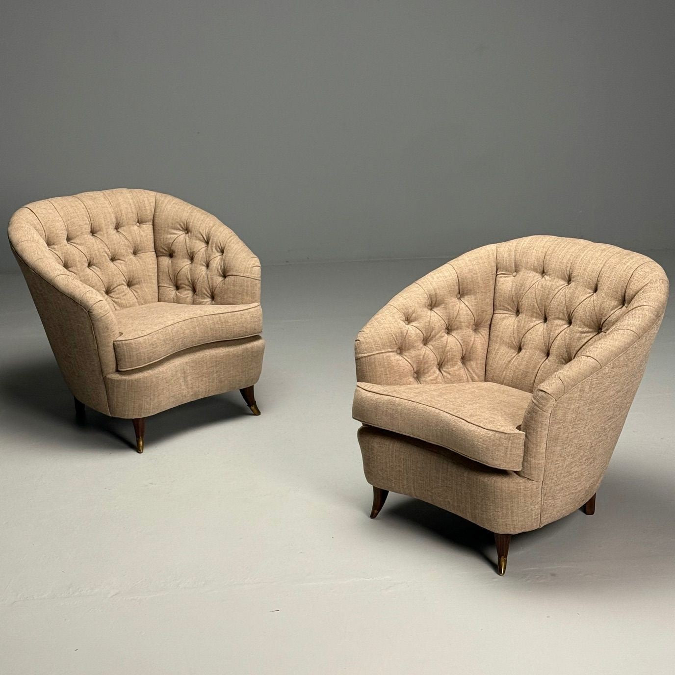 Gio Ponti, Italian Mid-Century Modern, Tufted Lounge Chairs, Beige Linen, 1950s