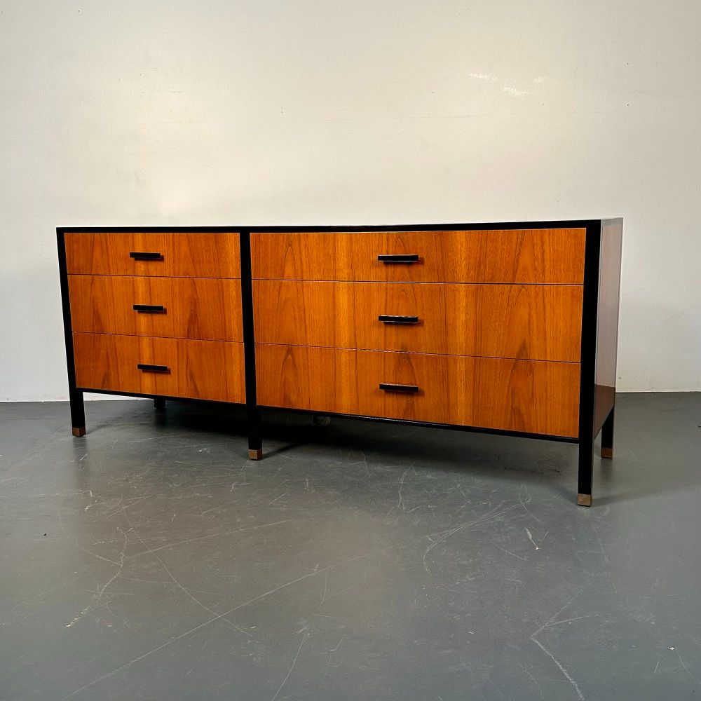 American Mid-Century Modern Rosewood Dresser / Sideboard by Harvey Probber 1960s