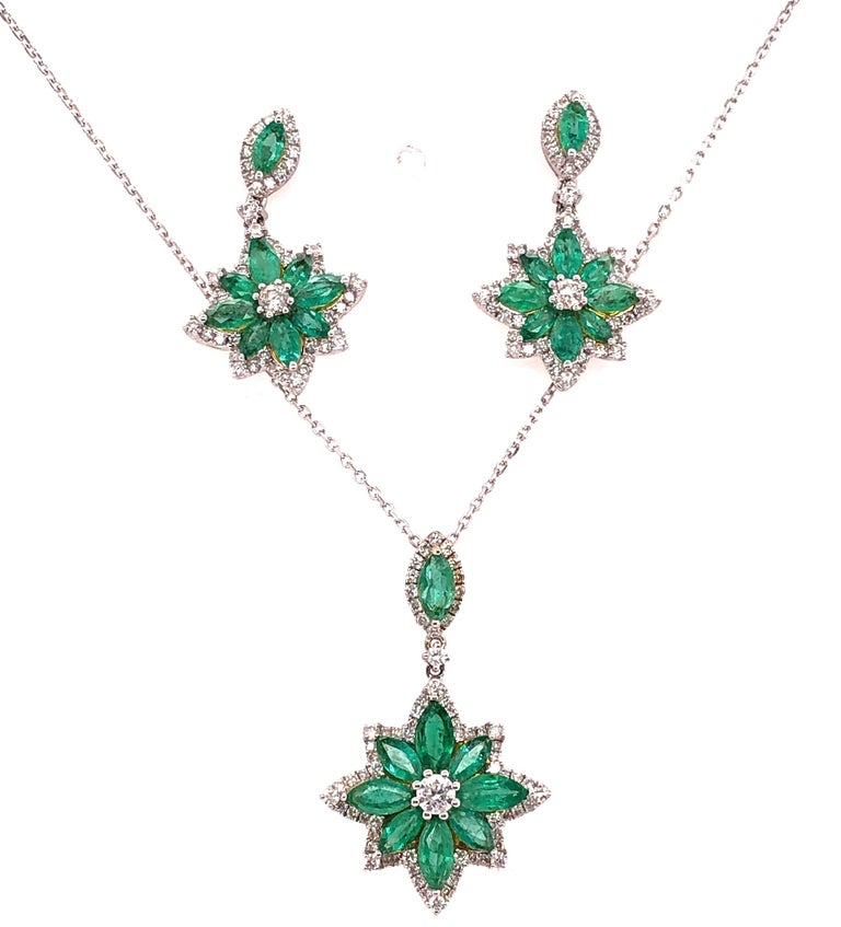 18 Karat Two-Tone Set of Fashion Earrings and Necklace with Pendant 1.28 Carat