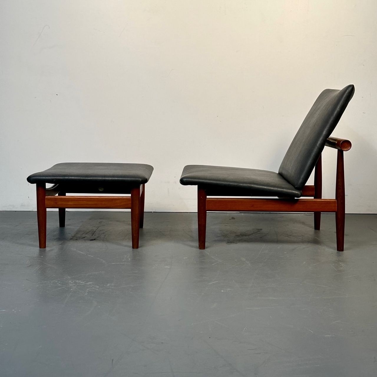 Finn Juhl Danish Mid-Century Modern Japan Lounge Chair and Ottoman,  Daverkosen